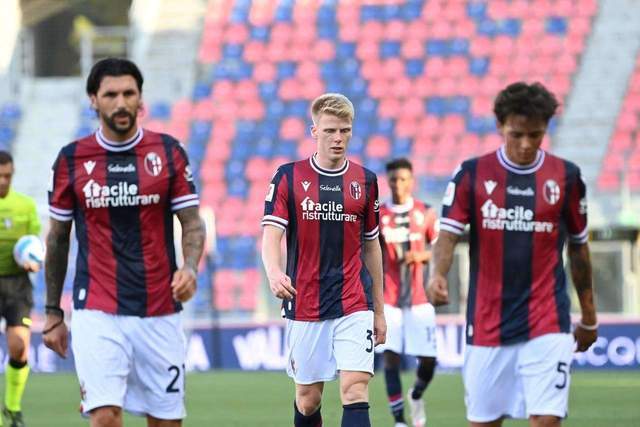 周琦为肘击道歉：我是下意识反应 不是故意的