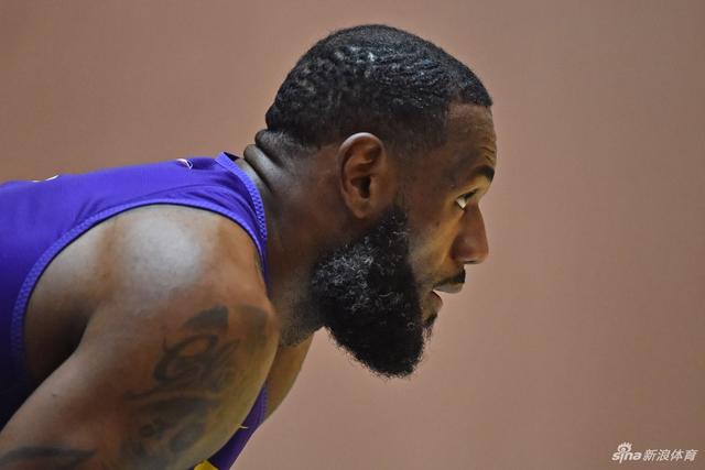 库里16分布朗尼5中1 勇士大胜湖人季前赛5连胜